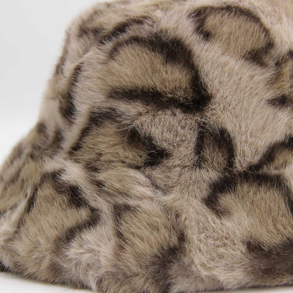 Gorro bucket peludo